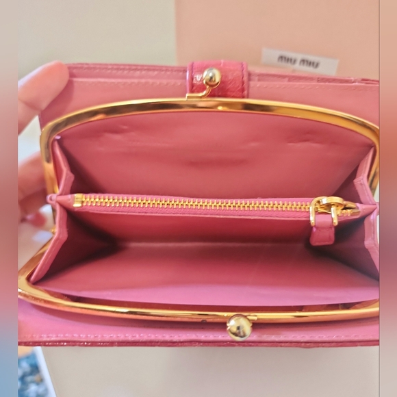 MIU MIU BICOLOR KISSLOCK WALLET - Picture 7 of 8
